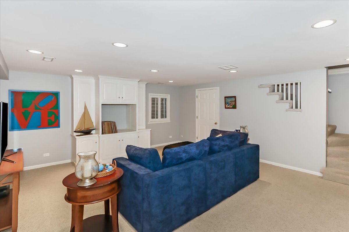 155 Burleigh Lane, Inverness, IL 60067
