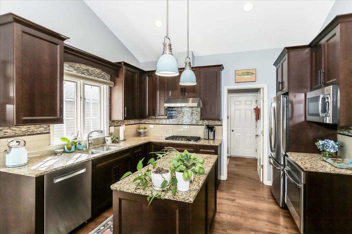 155 Burleigh Lane, Inverness, IL 60067