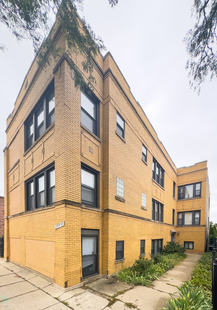 2747 N Oak Park Avenue, Chicago, IL 60707