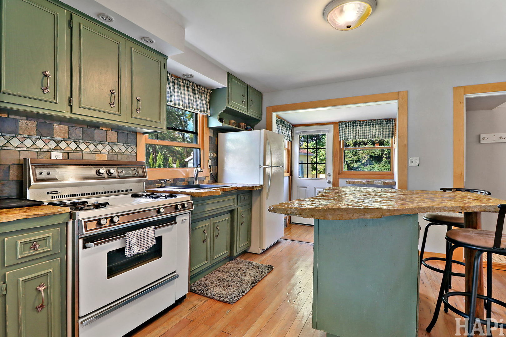 22969 W Lakeview Avenue, Antioch, IL 60002