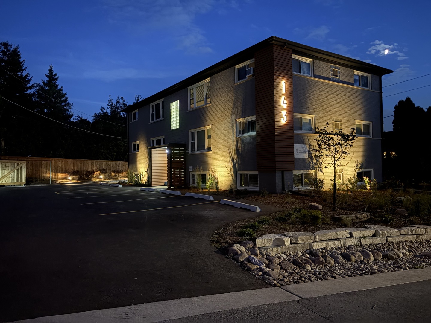 143 Ann Street #1S, Clarendon Hills, IL 60514