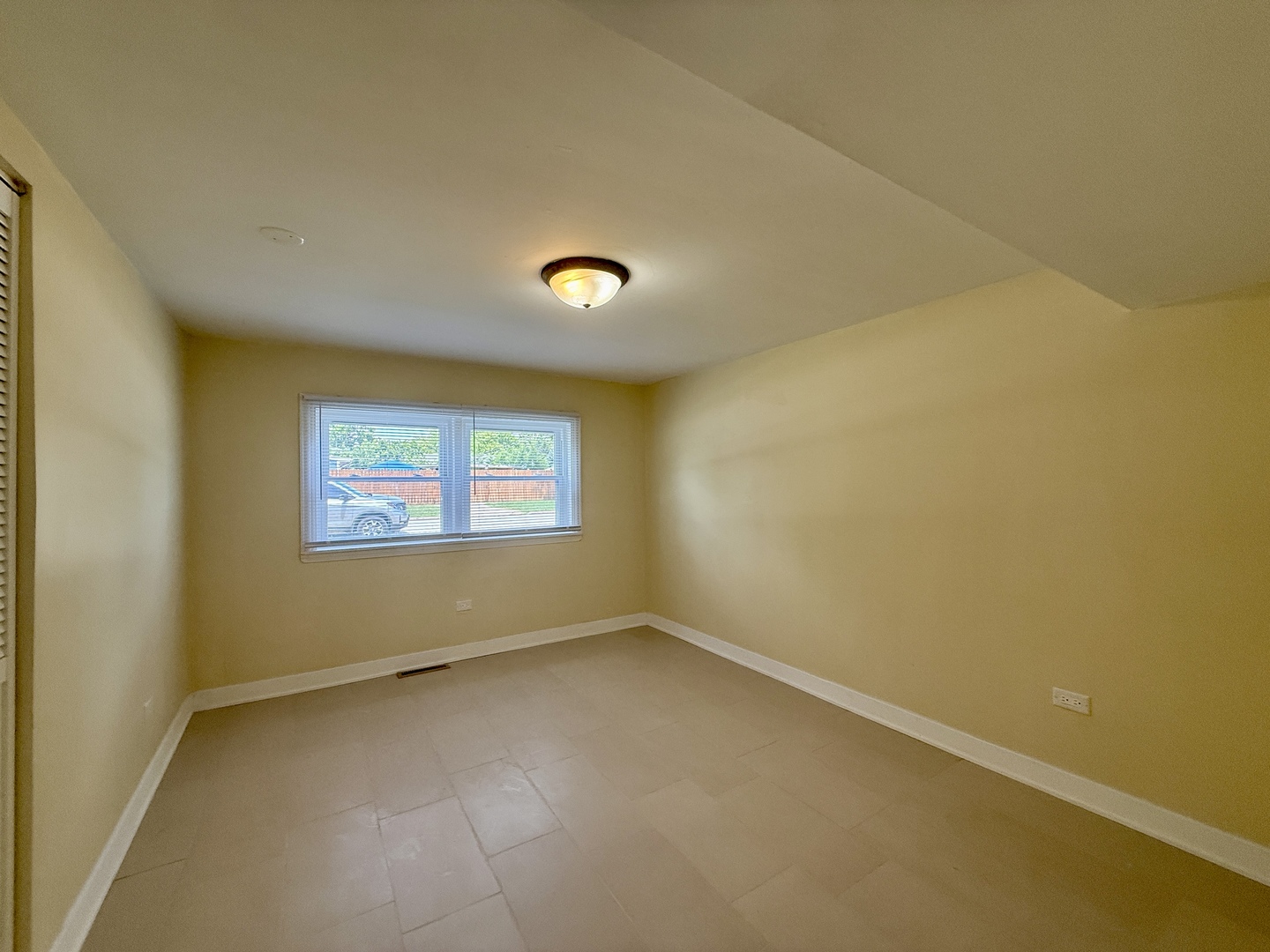 14101 S Saginaw Avenue, Burnham, IL 60633