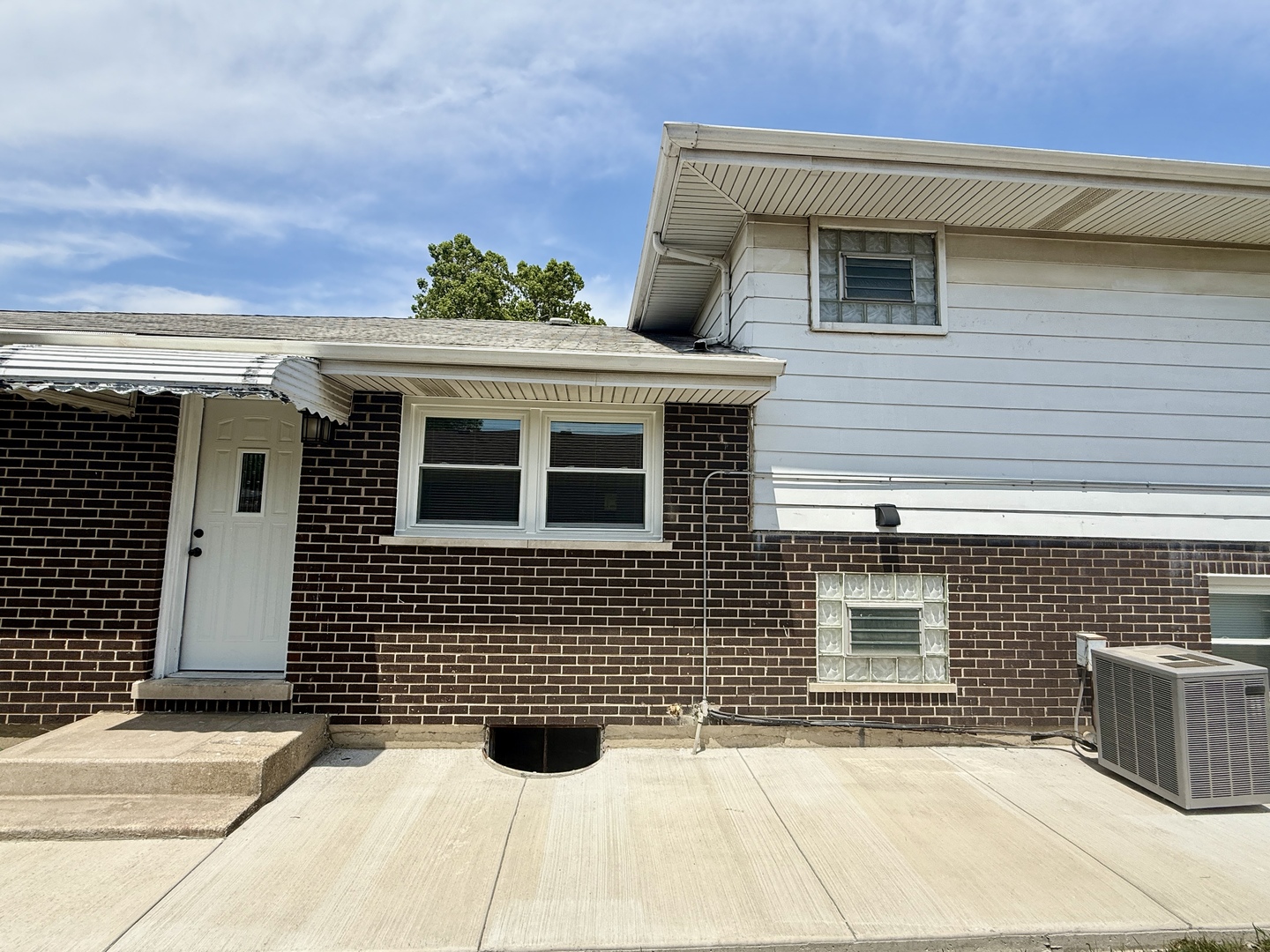 14101 S Saginaw Avenue, Burnham, IL 60633