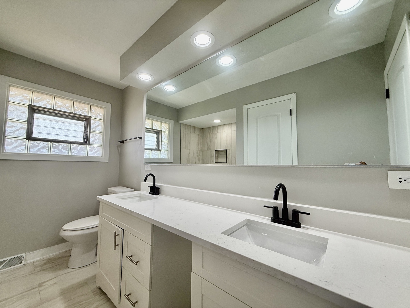 14101 S Saginaw Avenue, Burnham, IL 60633
