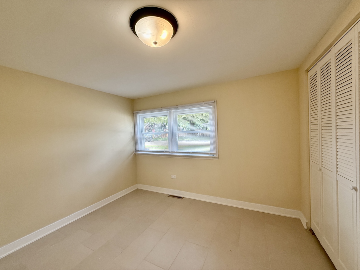 14101 S Saginaw Avenue, Burnham, IL 60633
