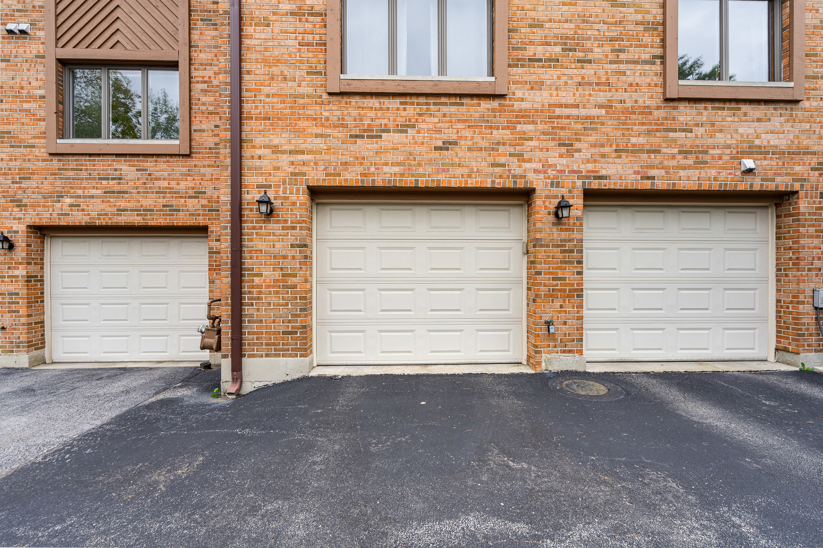 7962 Garfield Avenue #110, Burr Ridge, IL 60527