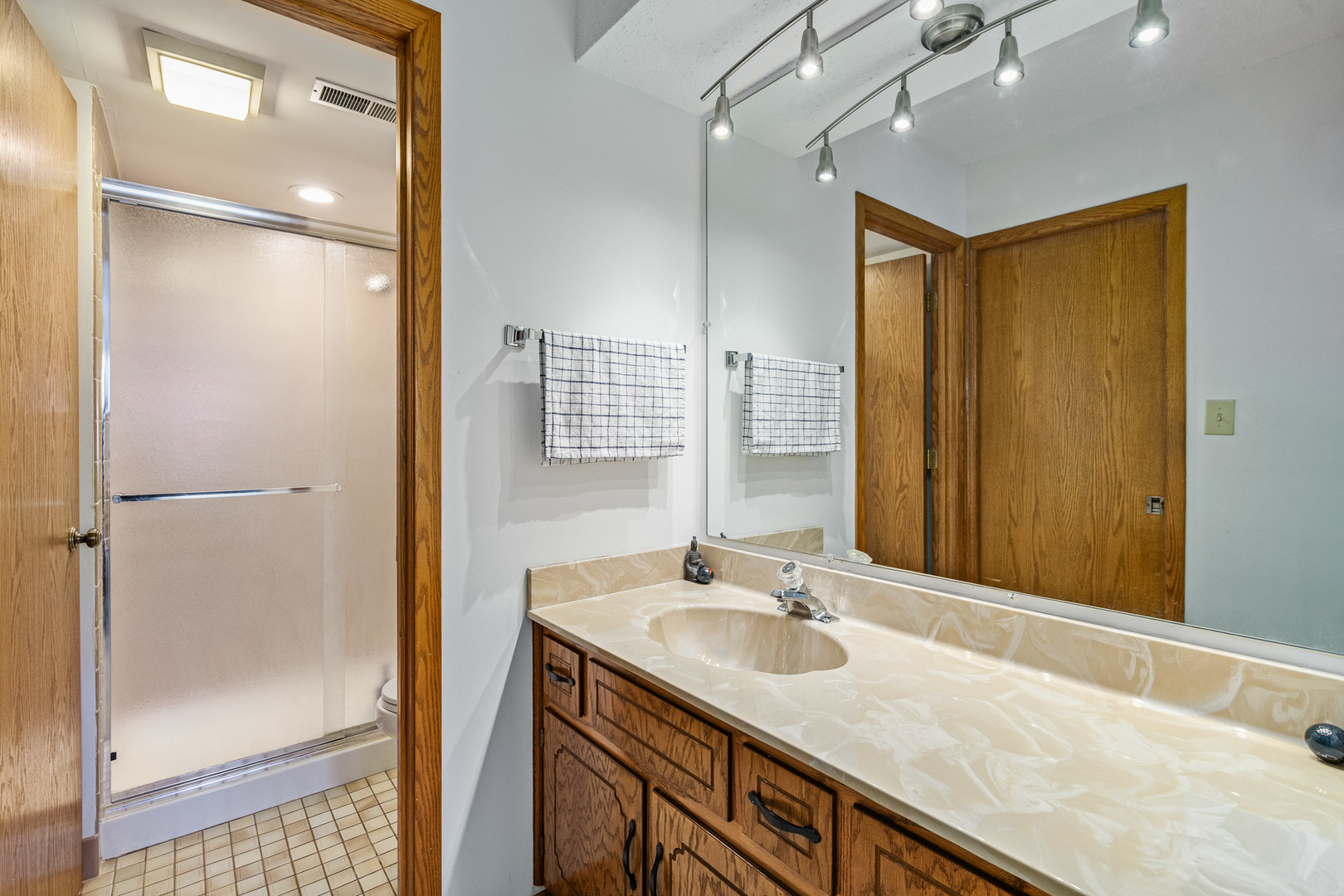 7962 Garfield Avenue #110, Burr Ridge, IL 60527