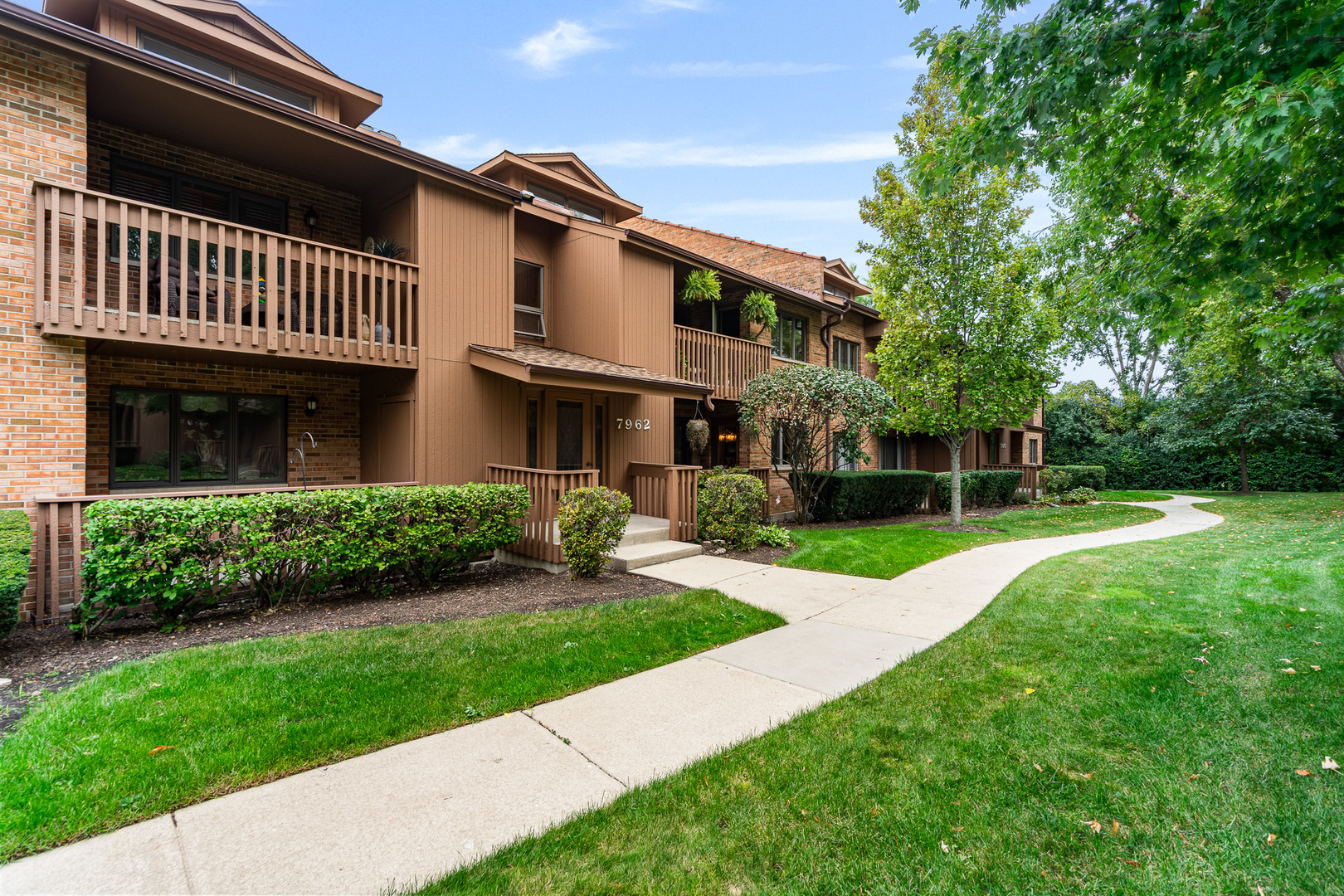 7962 Garfield Avenue #110, Burr Ridge, IL 60527