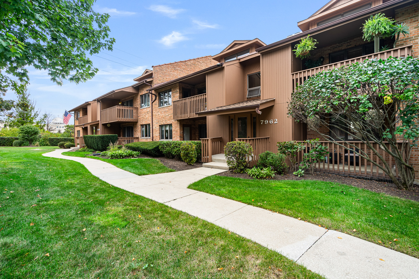 7962 Garfield Avenue #110, Burr Ridge, IL 60527
