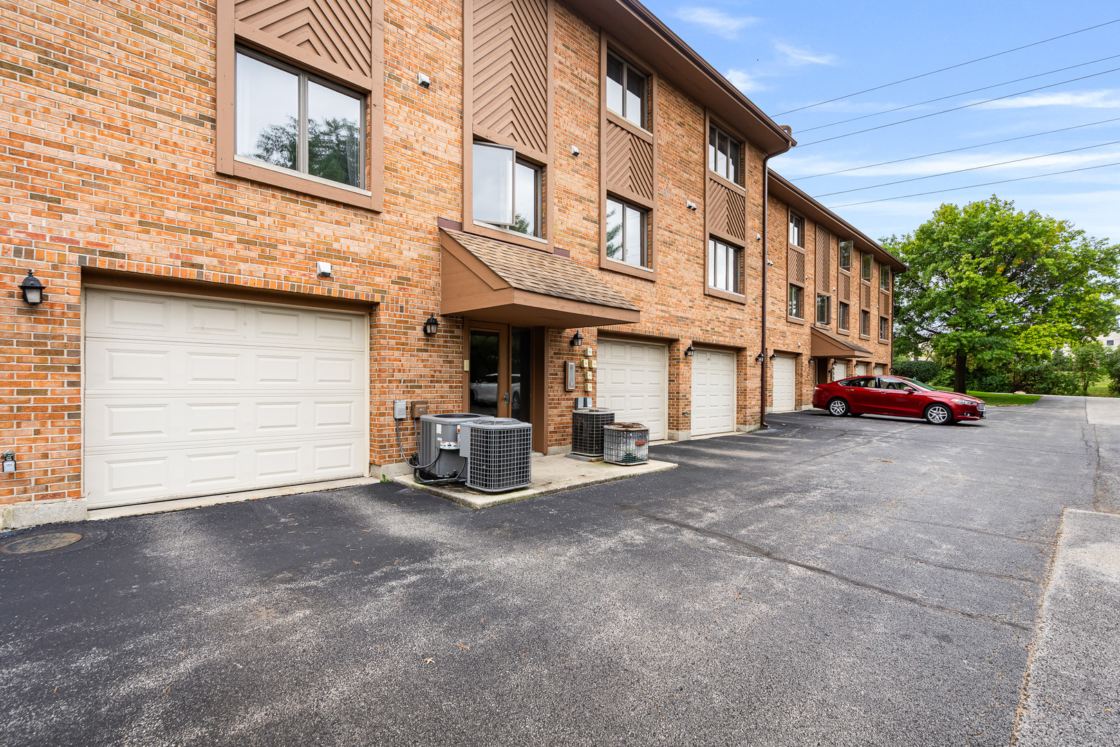 7962 Garfield Avenue #110, Burr Ridge, IL 60527