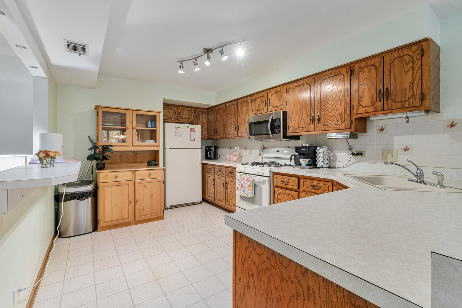 7962 Garfield Avenue #110, Burr Ridge, IL 60527