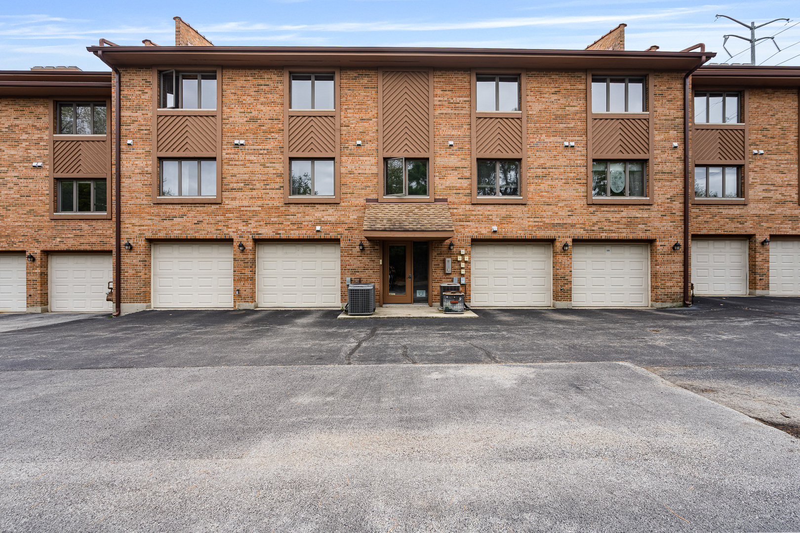 7962 Garfield Avenue #110, Burr Ridge, IL 60527