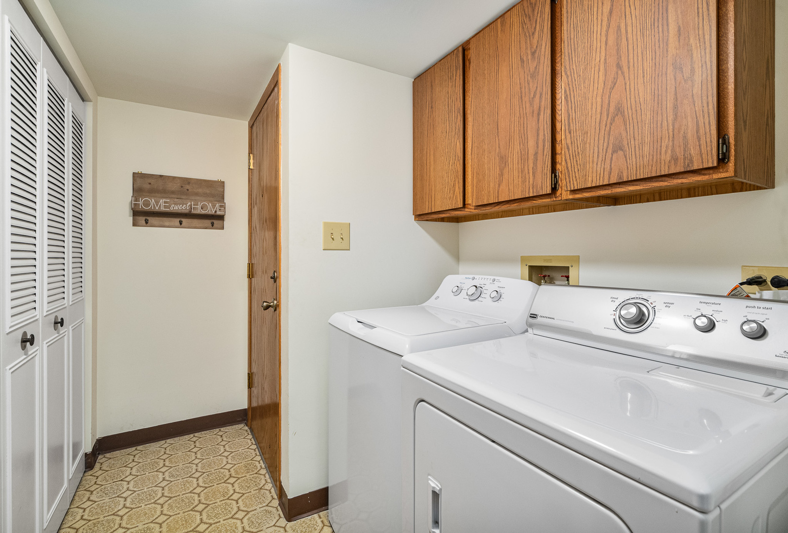 7962 Garfield Avenue #110, Burr Ridge, IL 60527