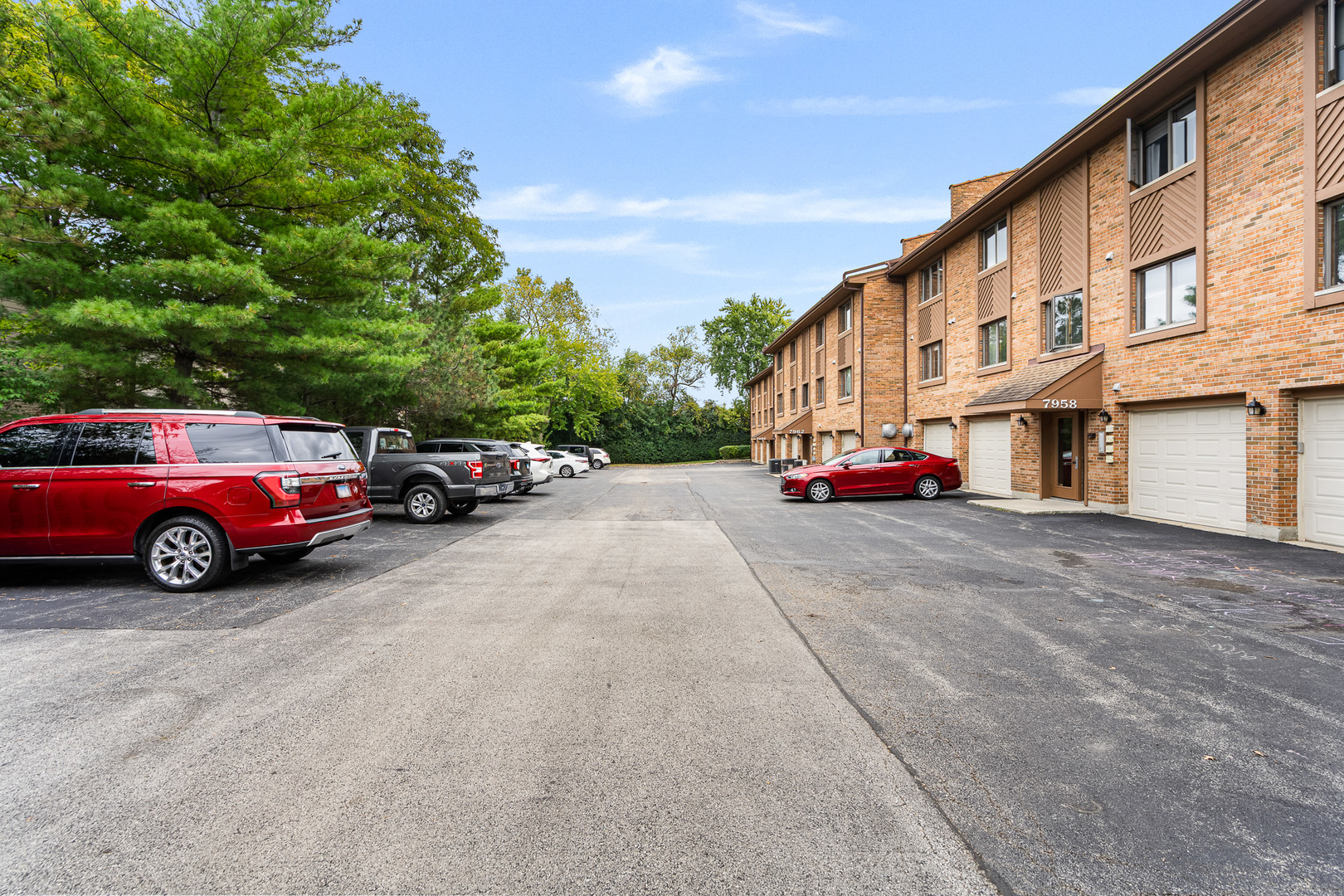 7962 Garfield Avenue #110, Burr Ridge, IL 60527