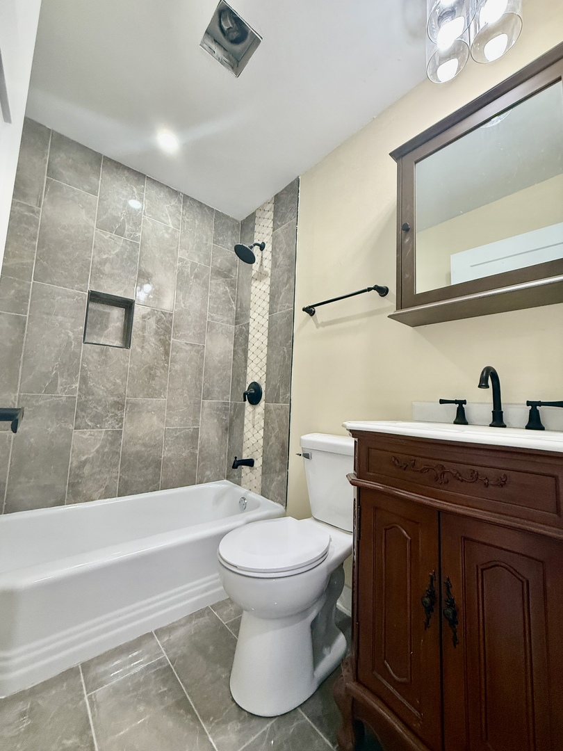 14105 S Saginaw Avenue, Burnham, IL 60633