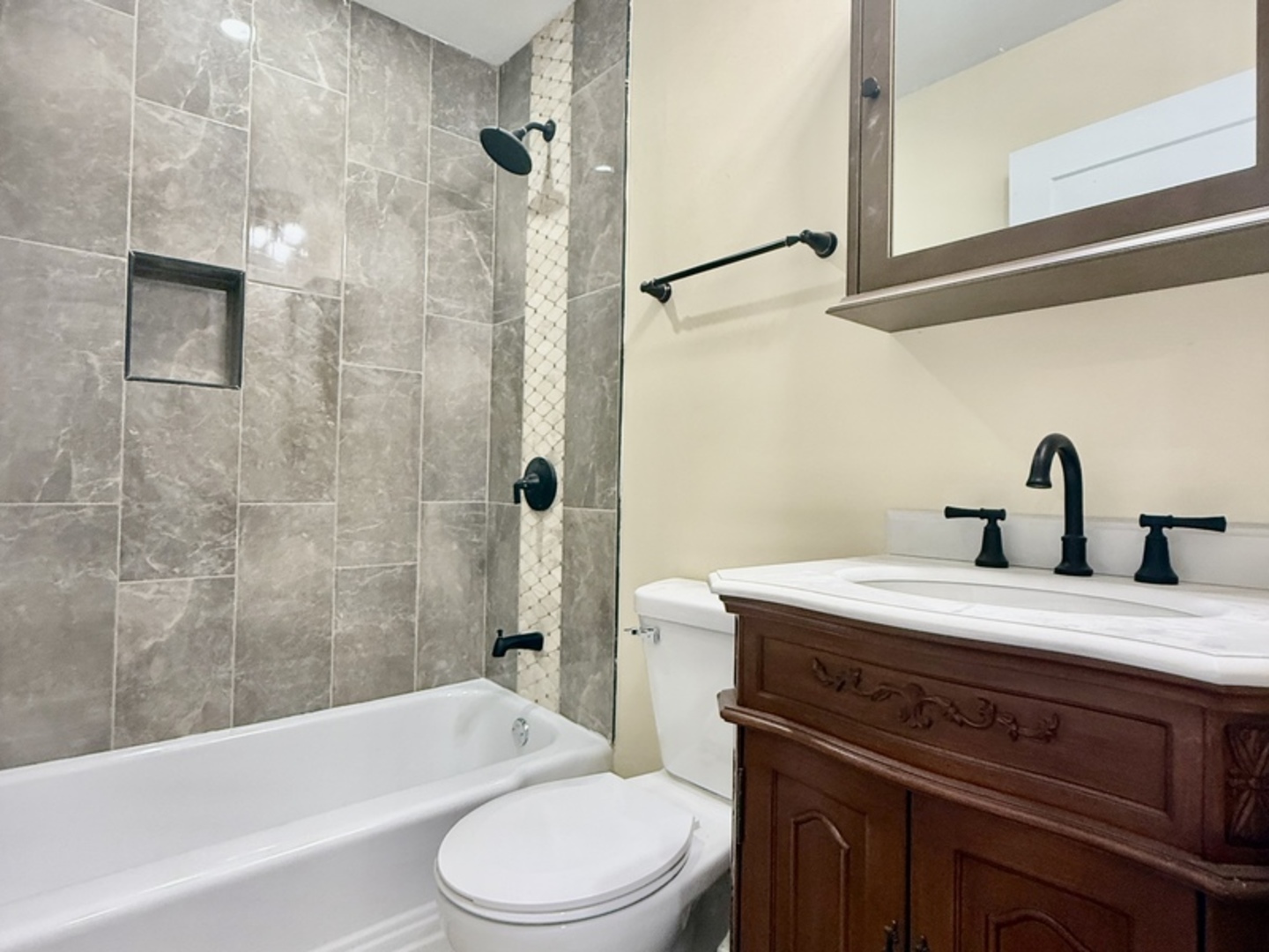 14105 S Saginaw Avenue, Burnham, IL 60633