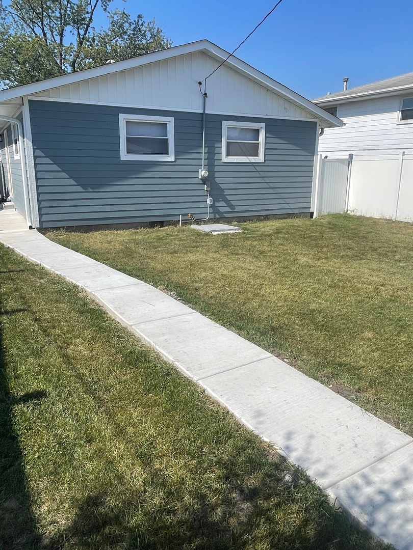 14105 S Saginaw Avenue, Burnham, IL 60633