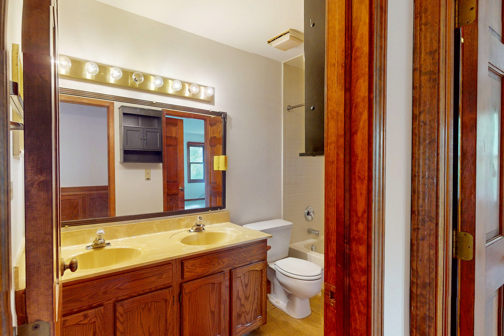 409 New York Lane, Elk Grove Village, IL 60007