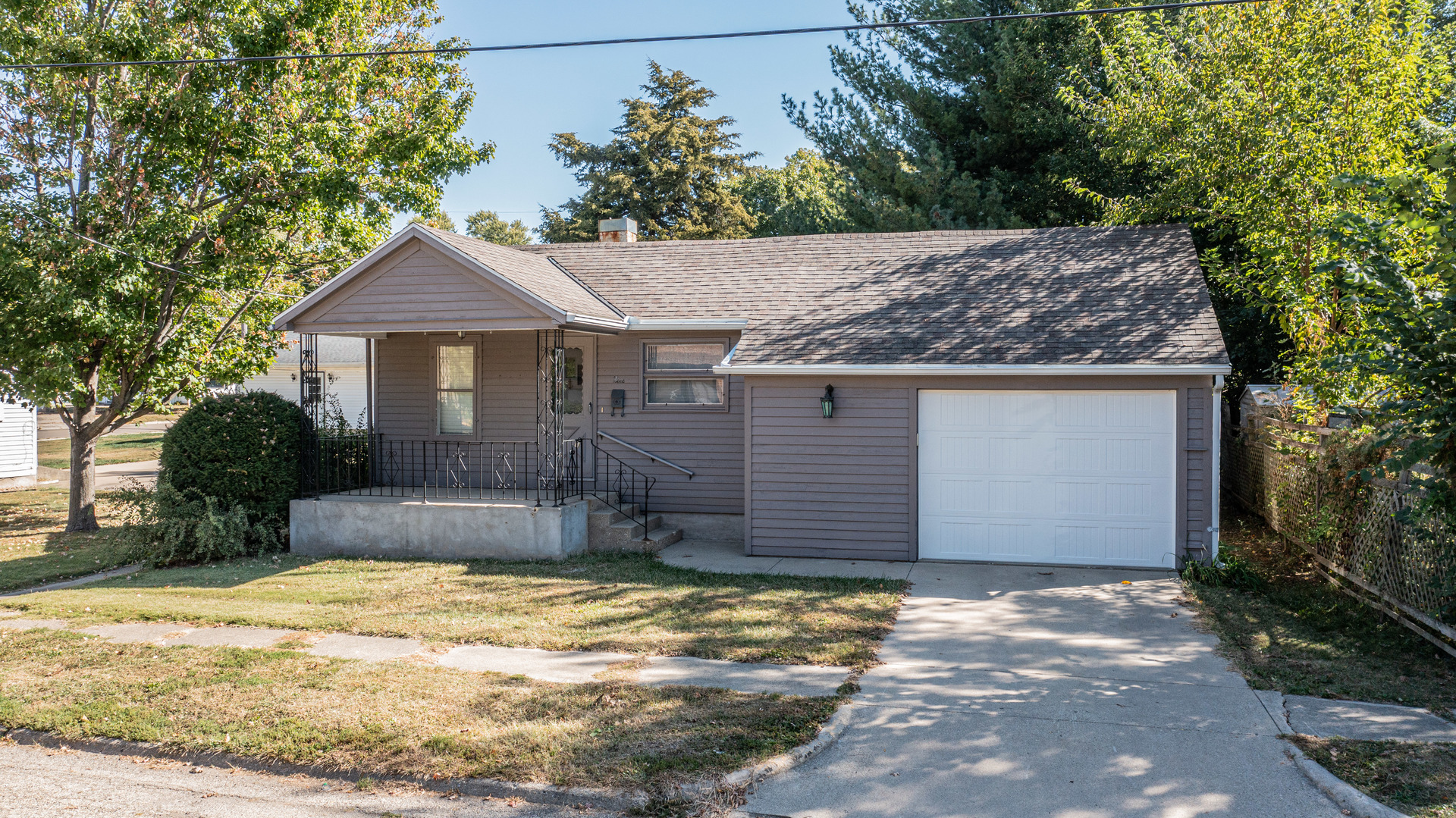 9 S Randolph Street, Princeton, IL 61356