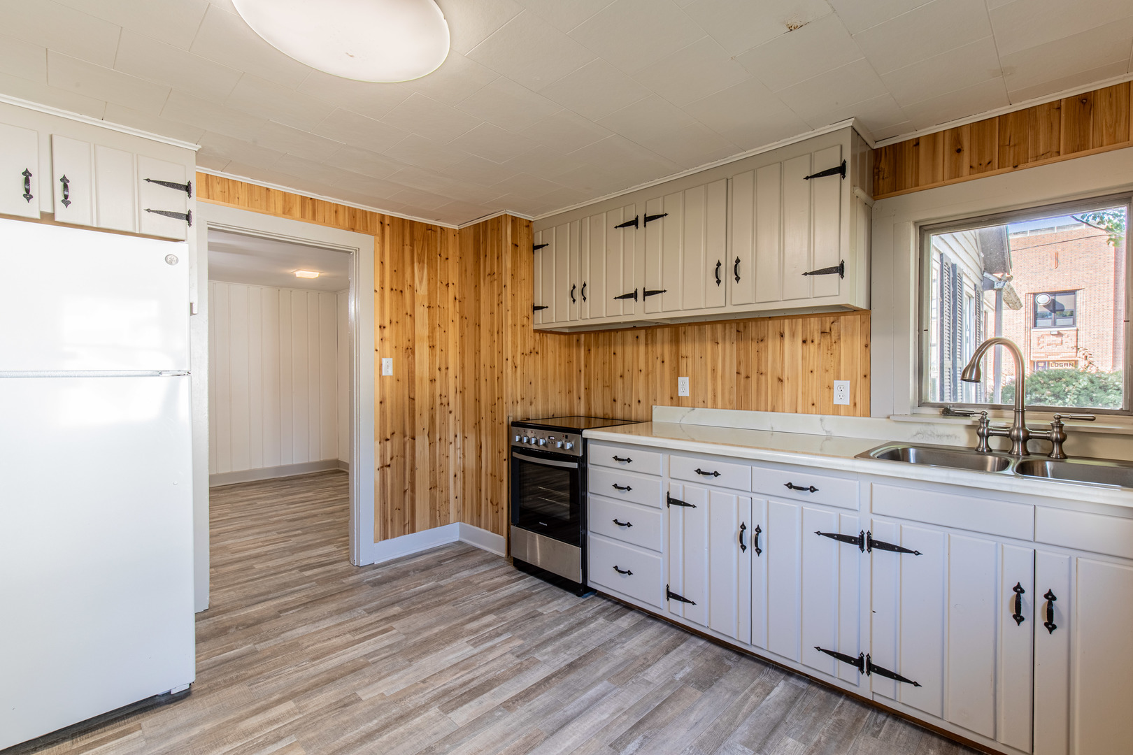 9 S Randolph Street, Princeton, IL 61356