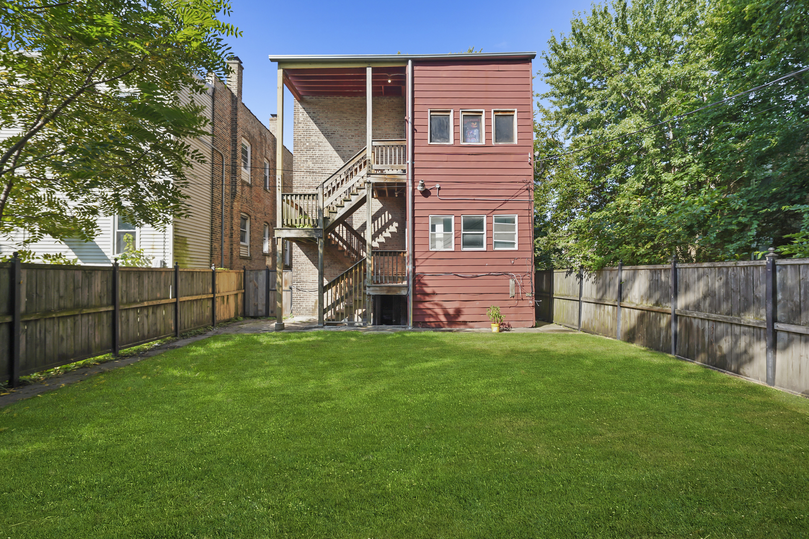 7841 S Burnham Avenue, Chicago, IL 60649