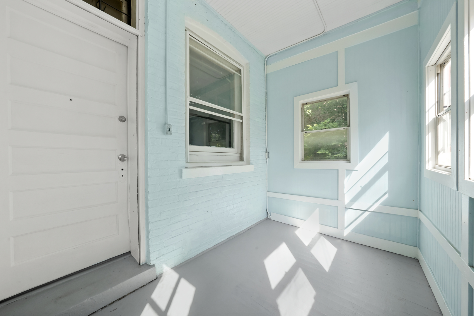 7841 S Burnham Avenue, Chicago, IL 60649