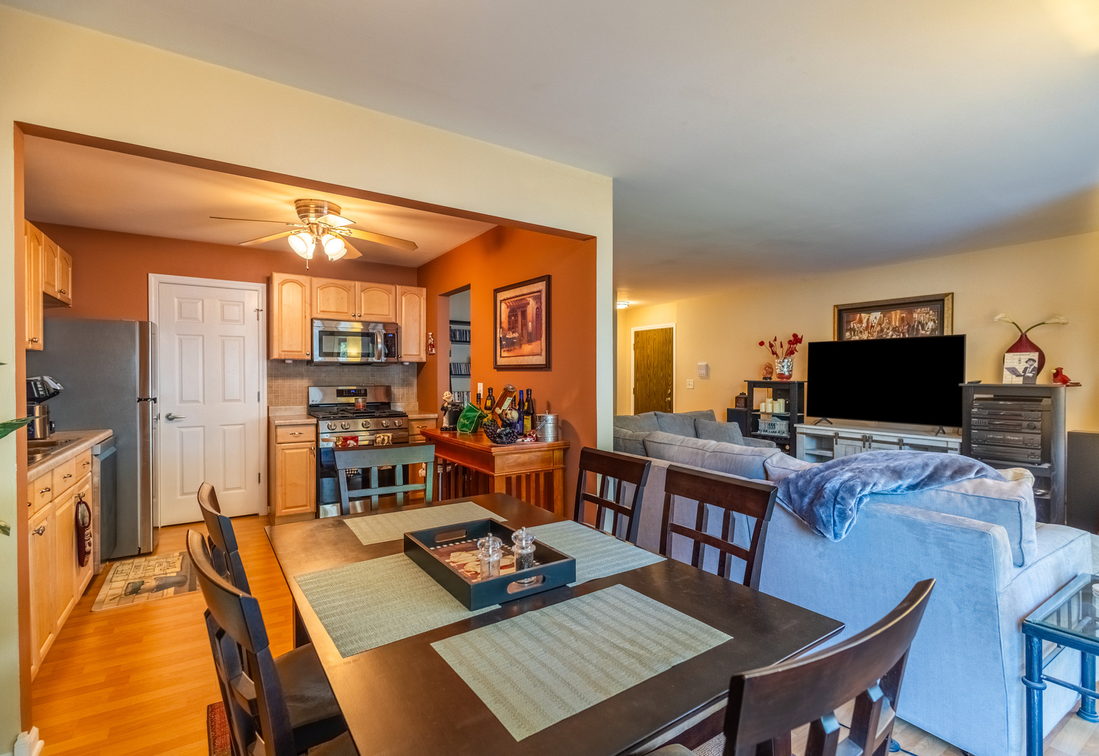 391 Thornhill Court #B1, Schaumburg, IL 60193