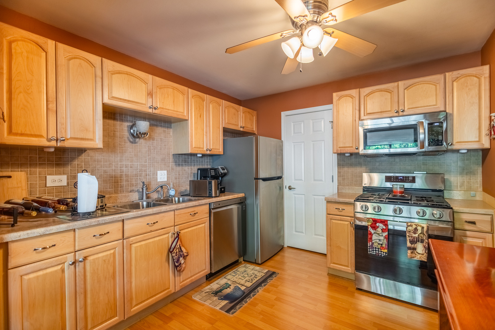 391 Thornhill Court #B1, Schaumburg, IL 60193