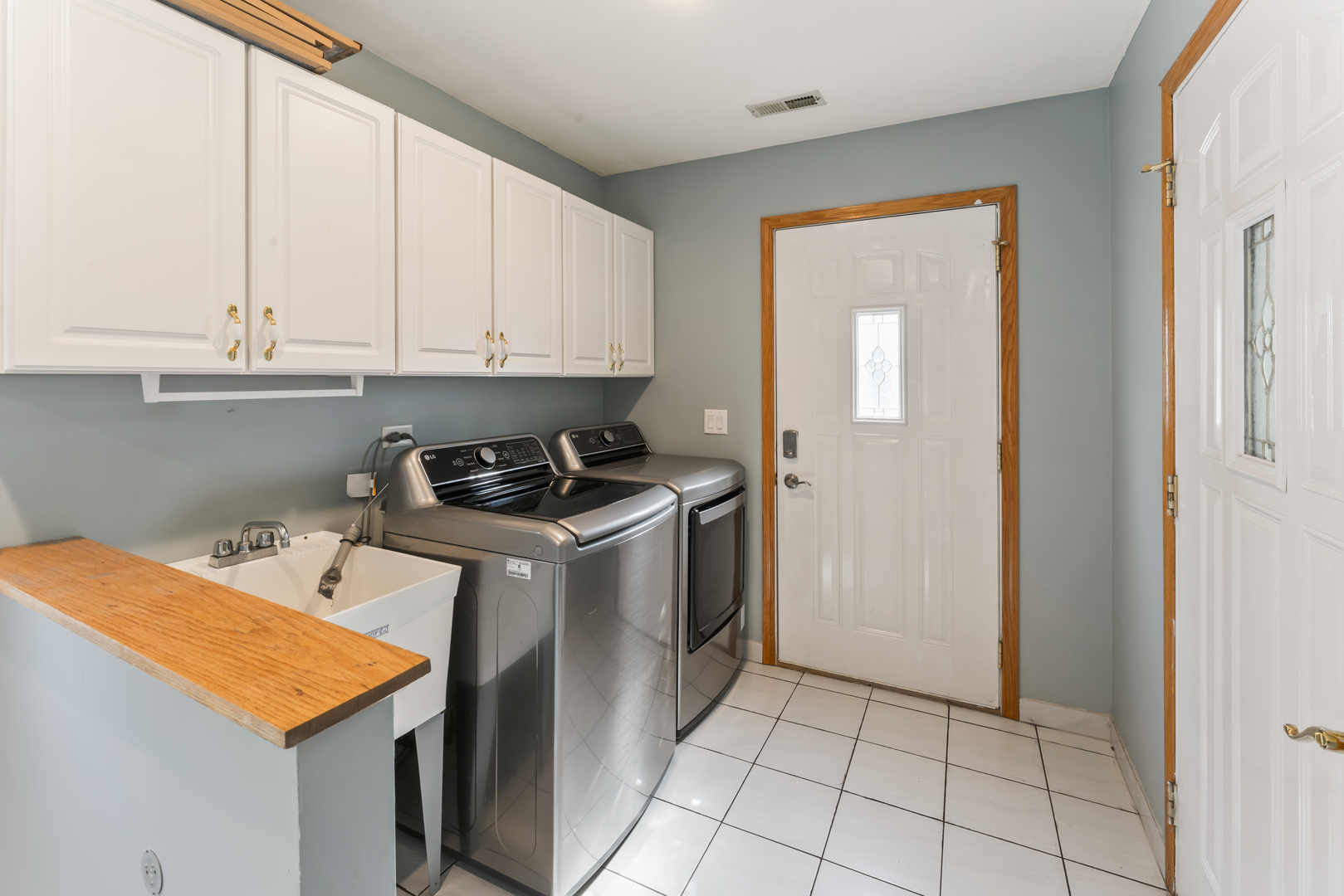 2226 Shannondale Road, Green Oaks, IL 60048