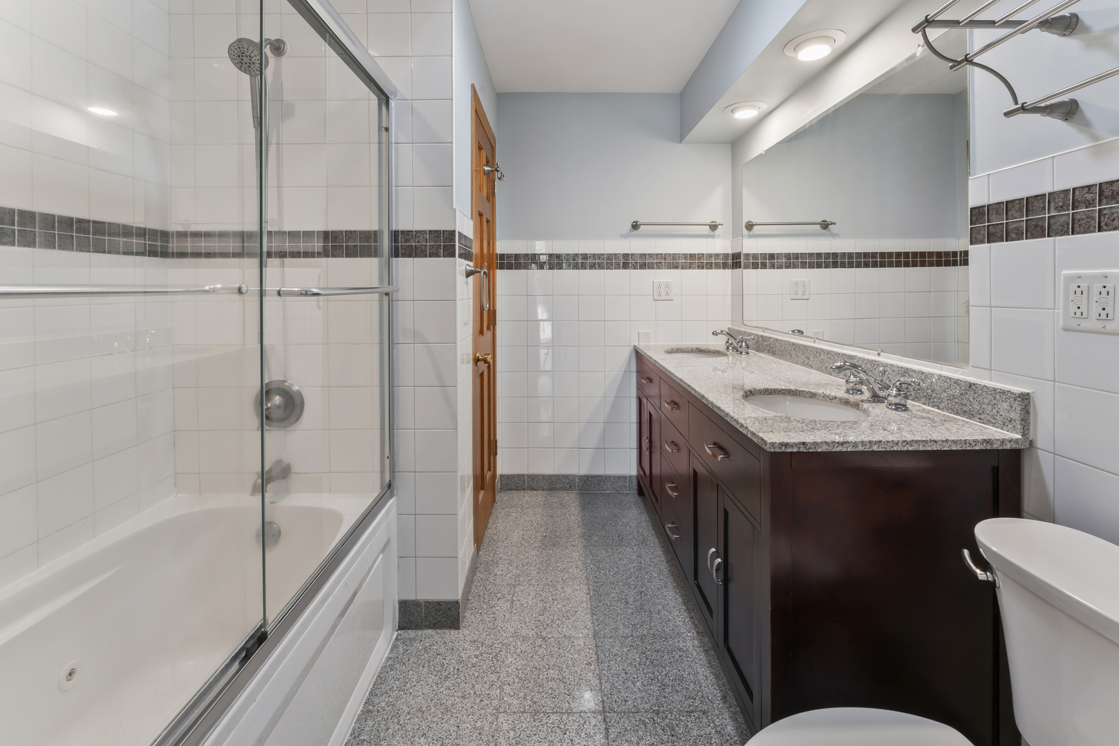 2226 Shannondale Road, Green Oaks, IL 60048