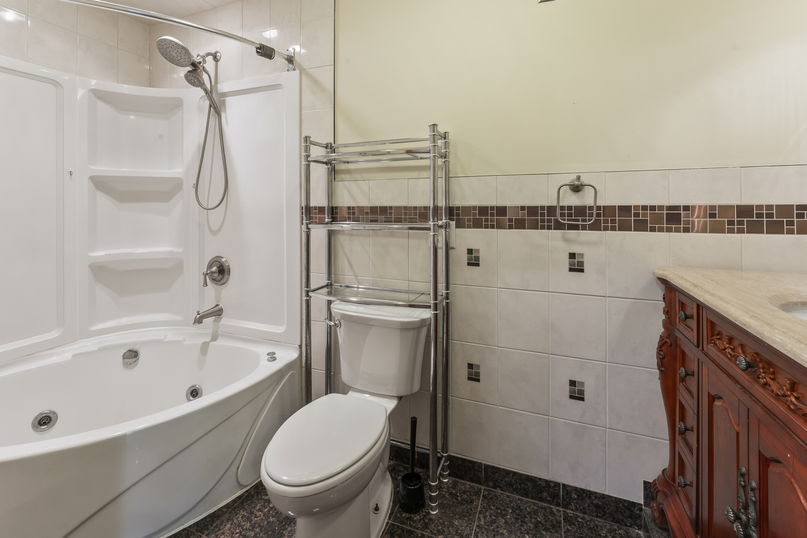 2226 Shannondale Road, Green Oaks, IL 60048