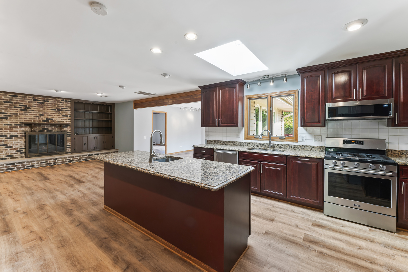 2226 Shannondale Road, Green Oaks, IL 60048