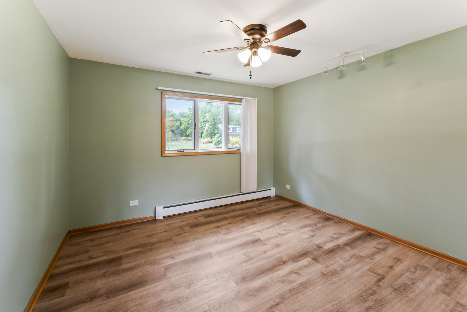 2226 Shannondale Road, Green Oaks, IL 60048