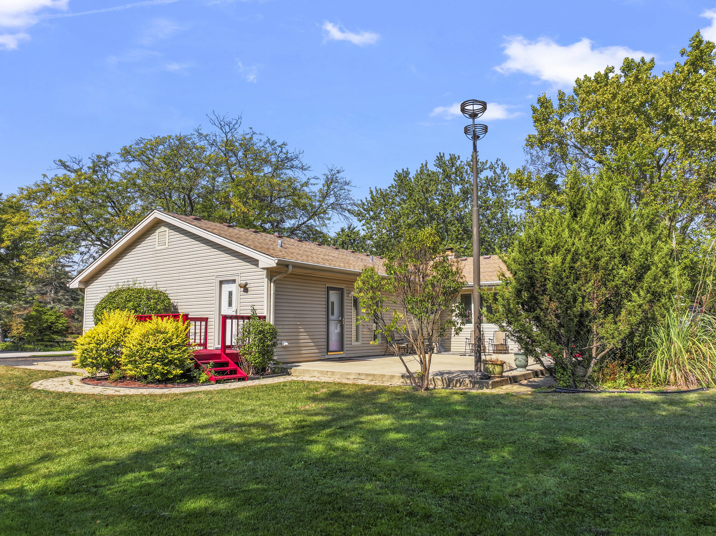 2226 Shannondale Road, Green Oaks, IL 60048