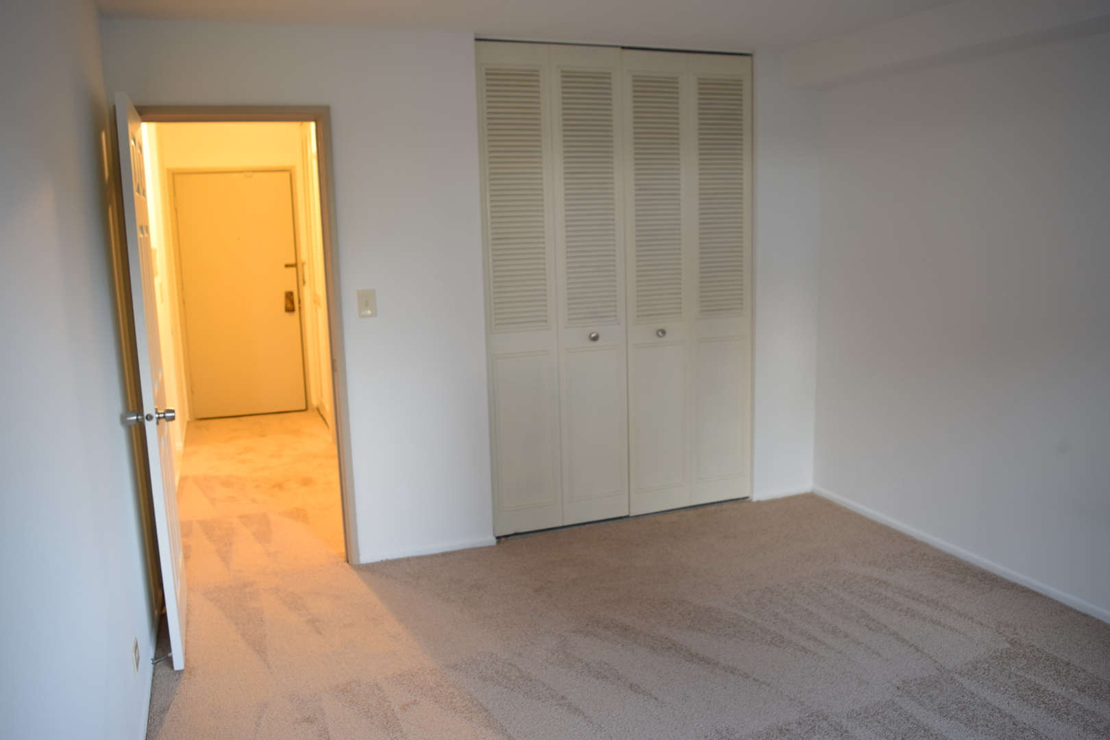 1880 Bonnie Lane #107, Hoffman Estates, IL 60169