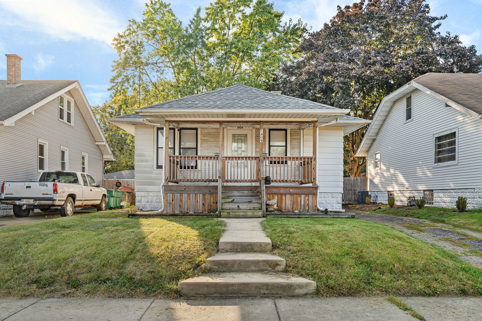 1409 N Raynor Avenue, Joliet, IL 60435