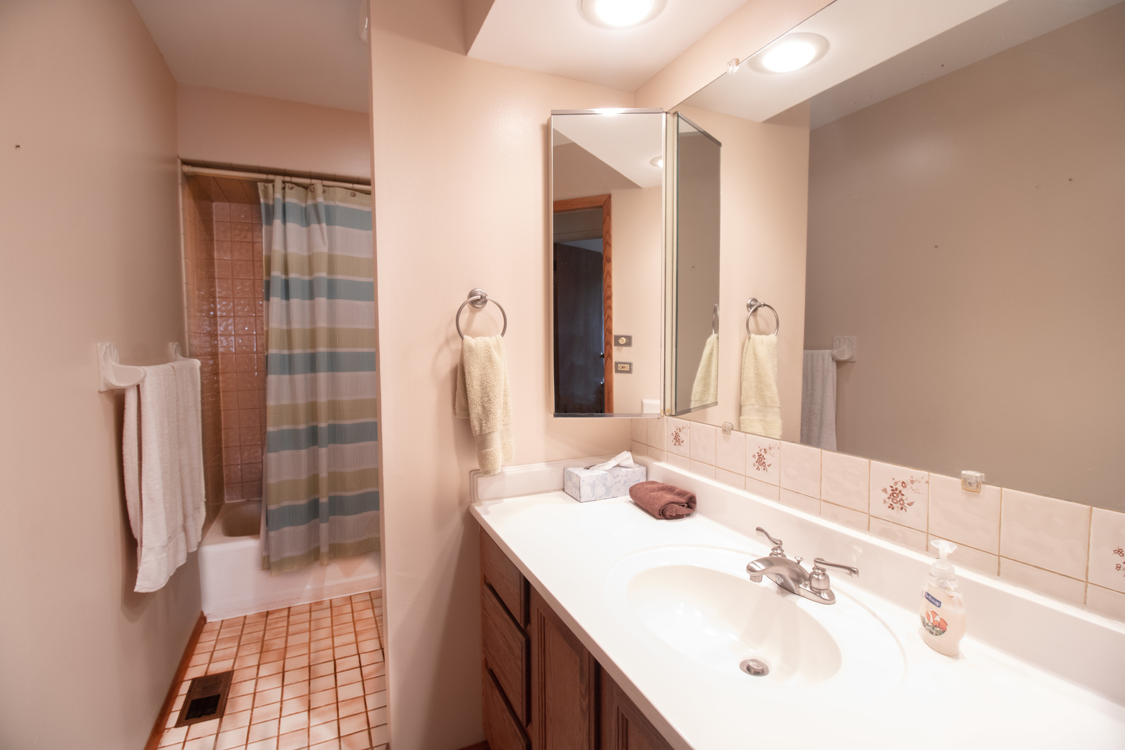 406 Library Lane, Streamwood, IL 60107