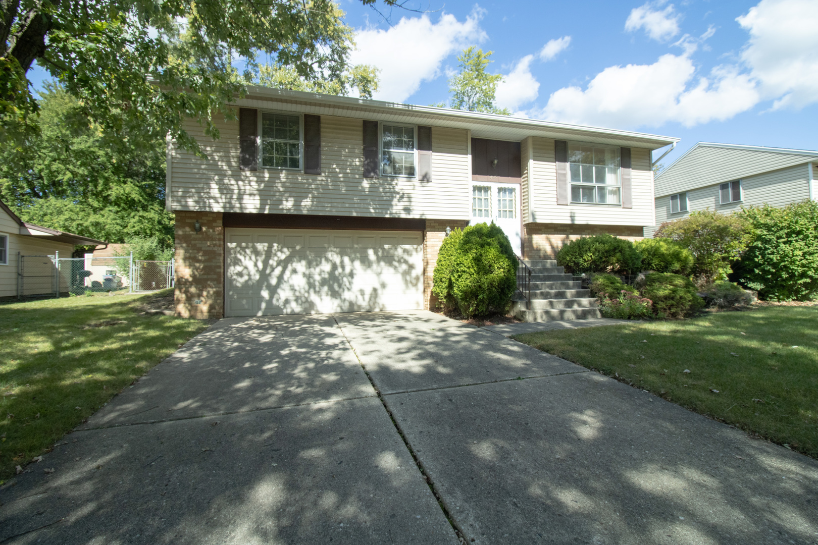 406 Library Lane, Streamwood, IL 60107