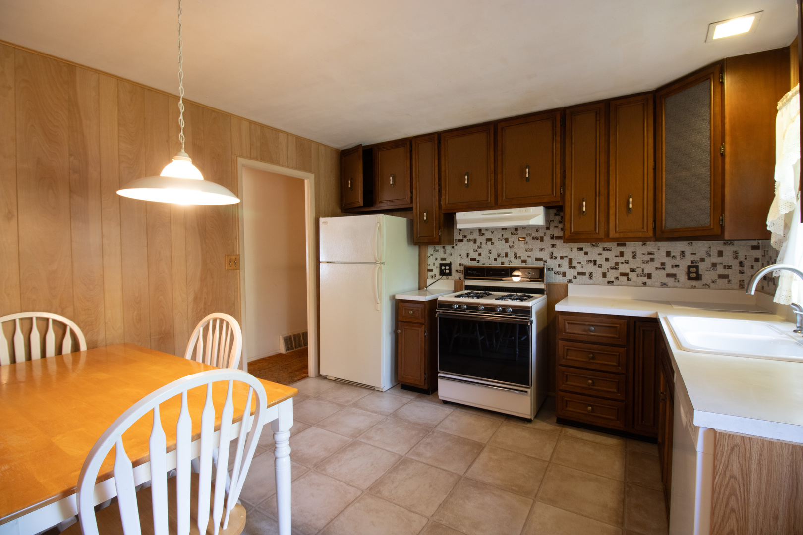 406 Library Lane, Streamwood, IL 60107