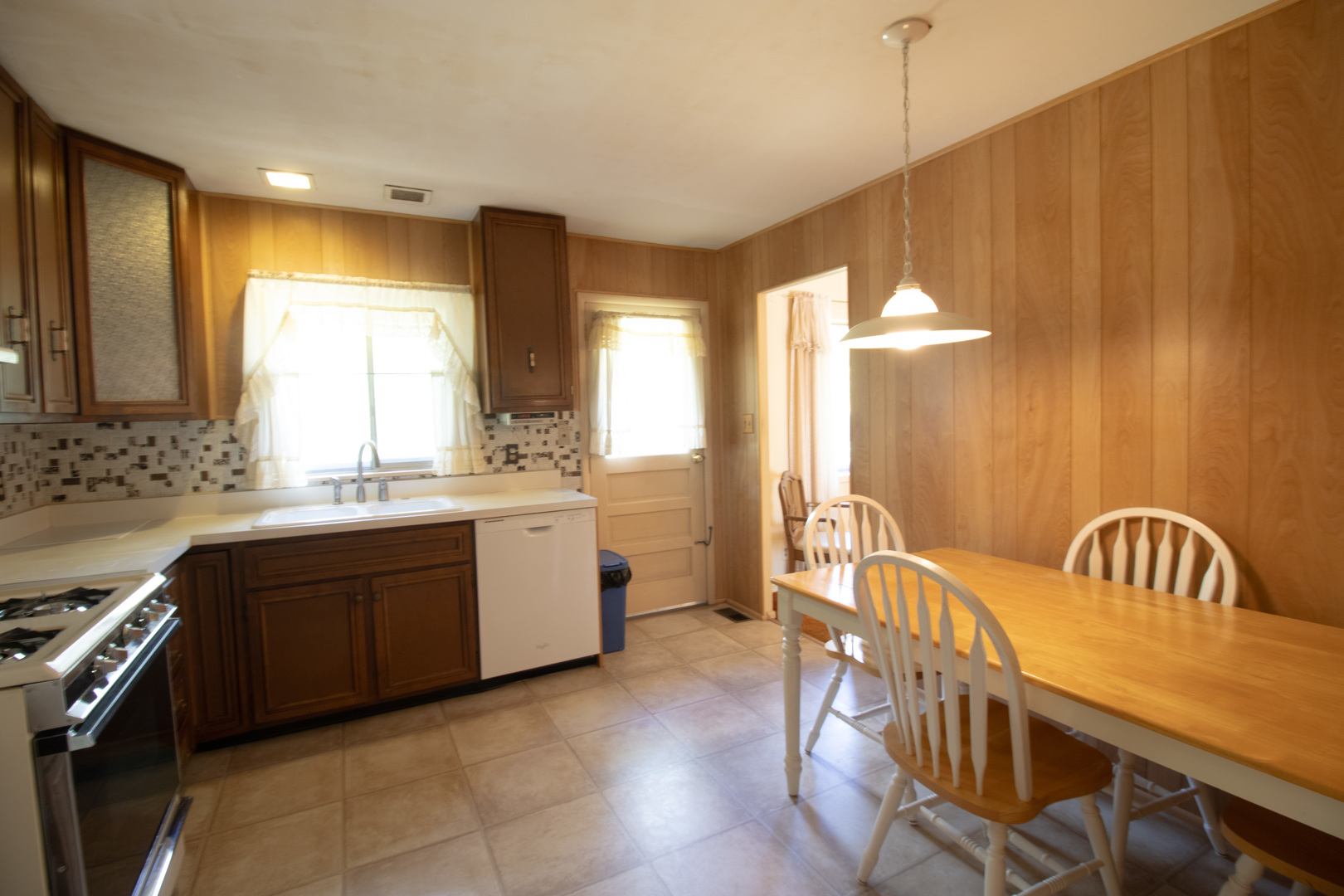 406 Library Lane, Streamwood, IL 60107