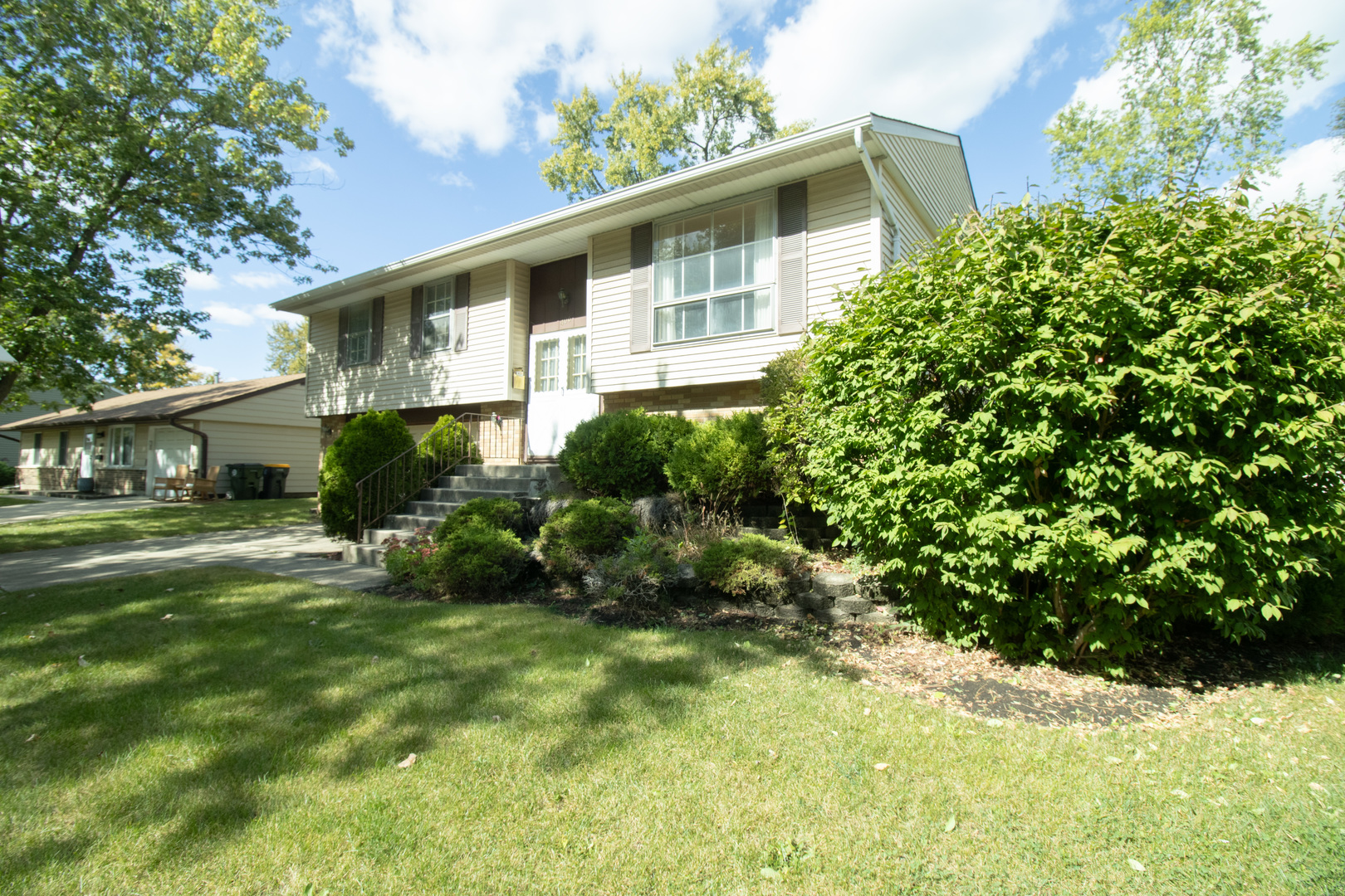 406 Library Lane, Streamwood, IL 60107