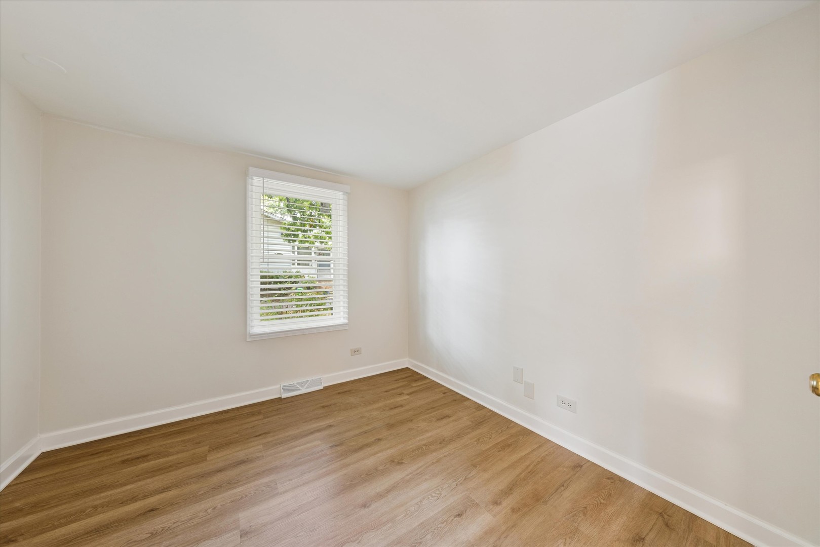 2008 Burlington Avenue, Lisle, IL 60532