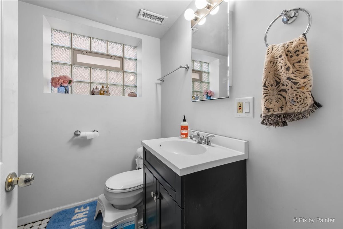 5956 N Elston Avenue, Chicago, IL 60646