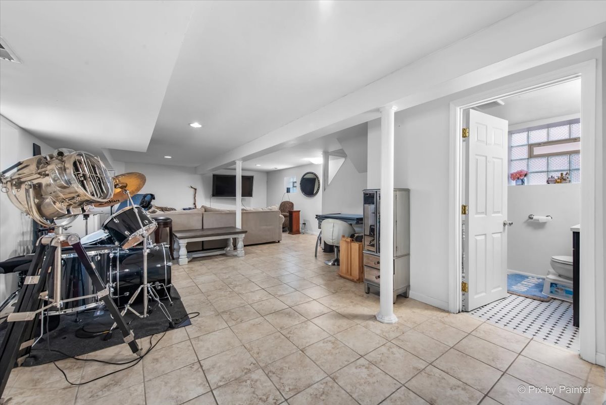 5956 N Elston Avenue, Chicago, IL 60646