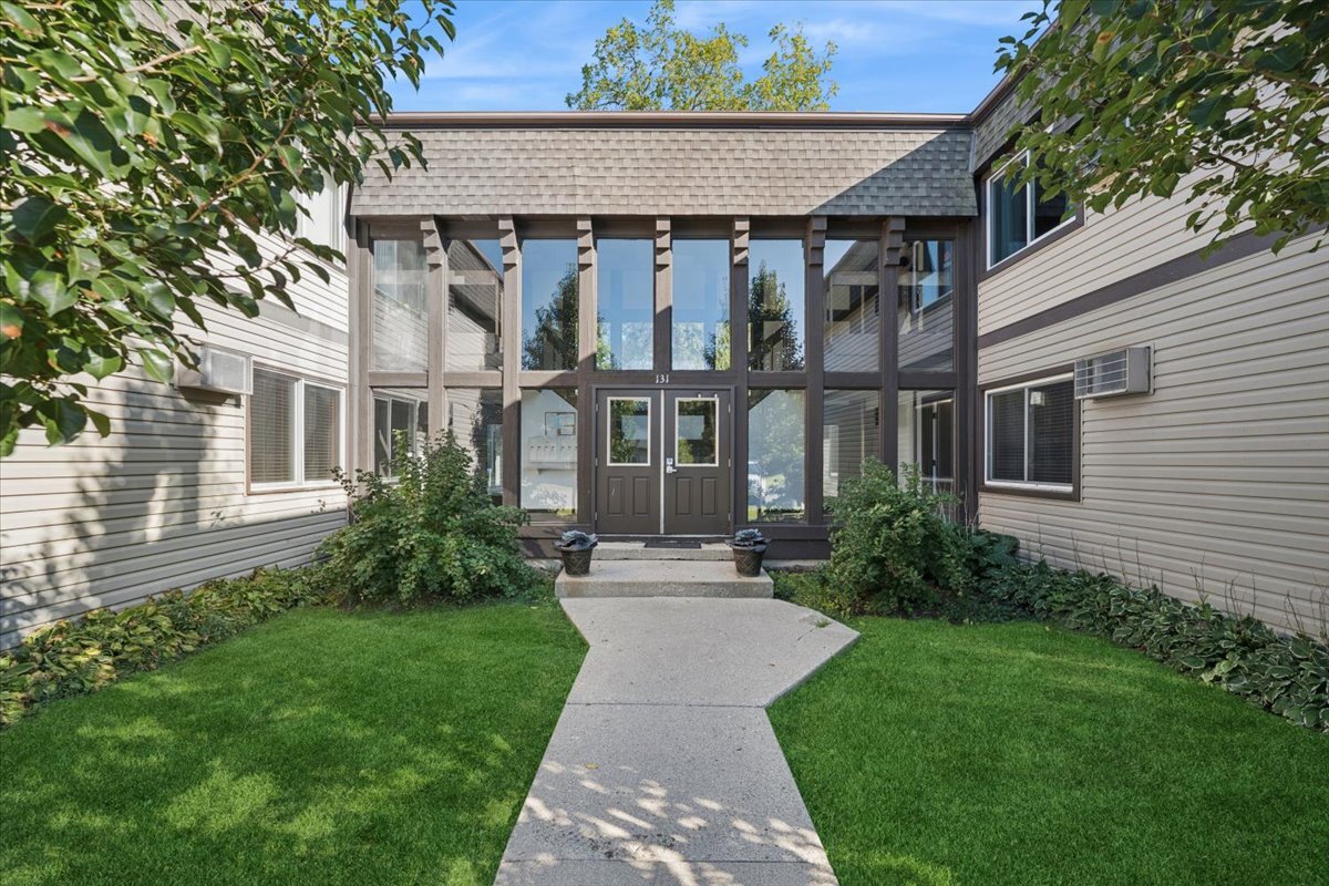 131 E Mill Street #104, Wauconda, IL 60084