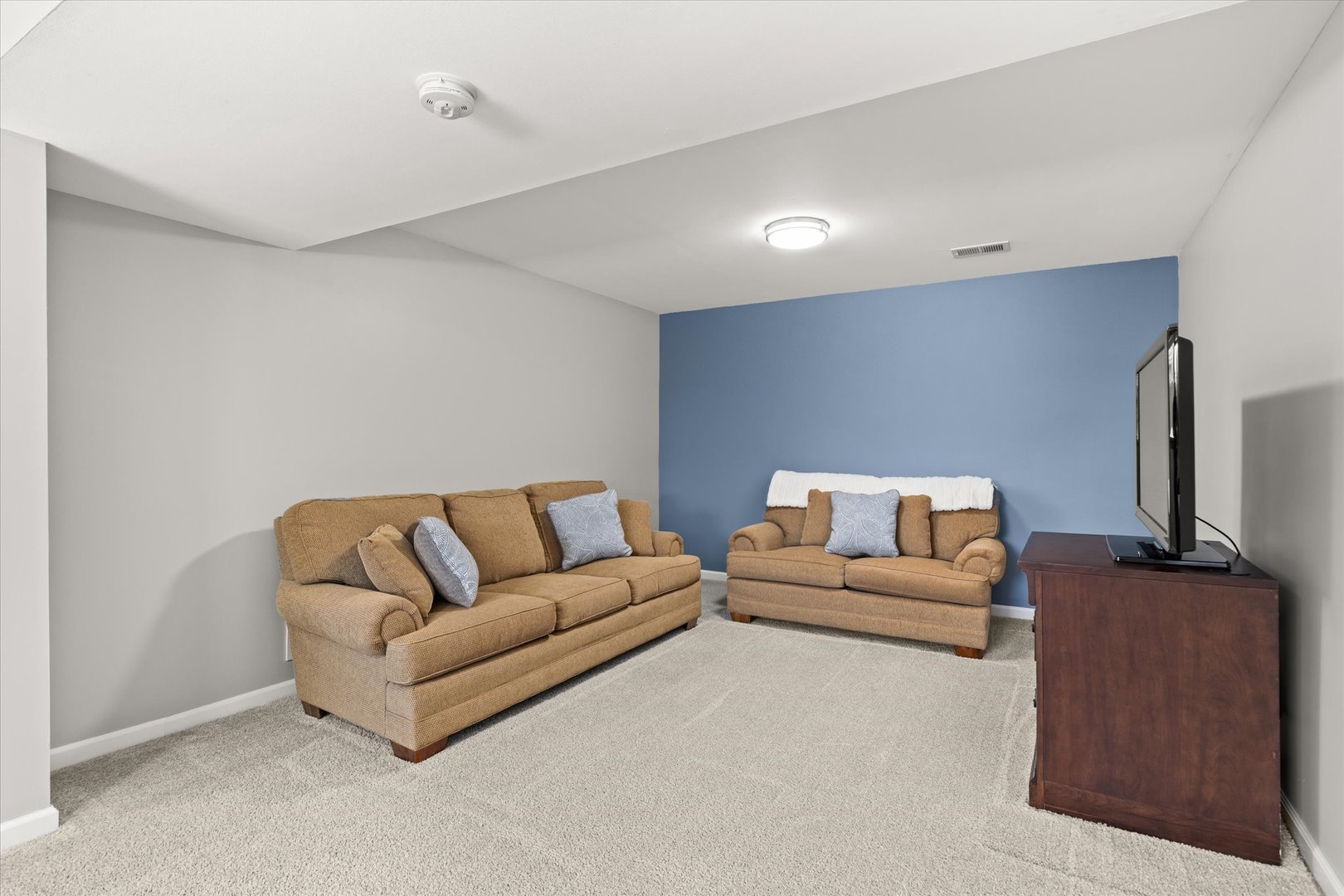 1105 Walter Street, Lemont, IL 60439