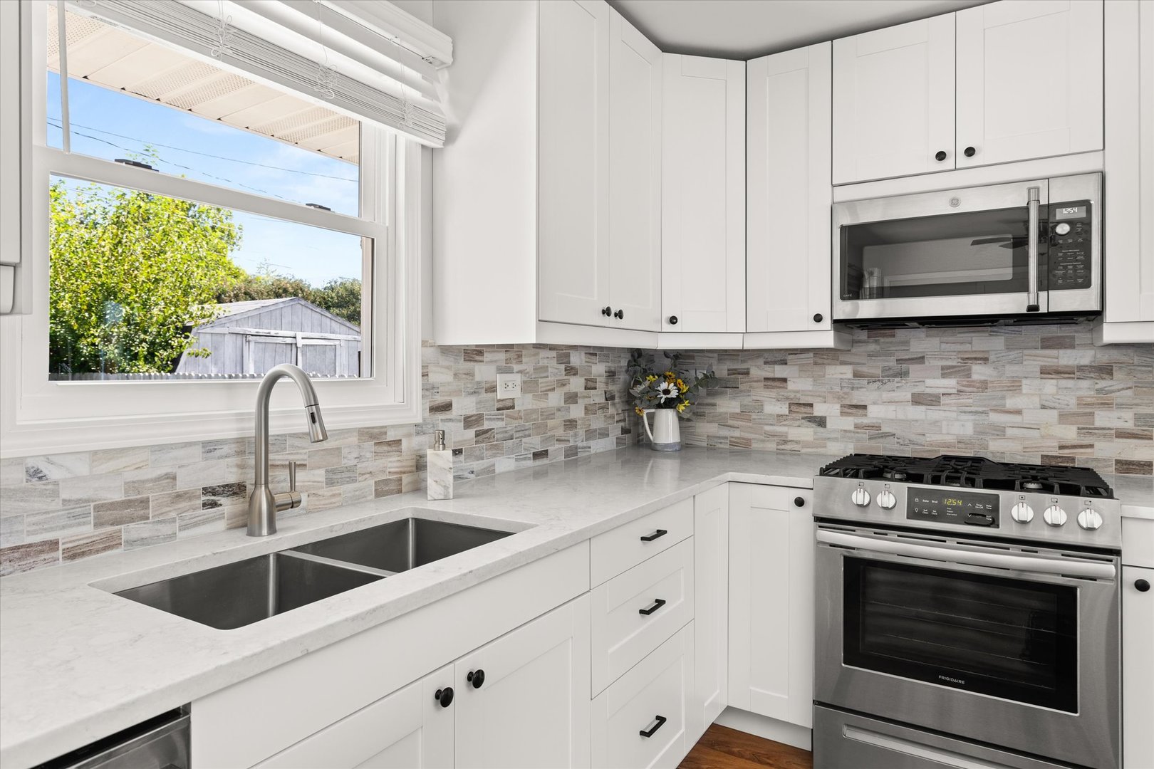 1105 Walter Street, Lemont, IL 60439