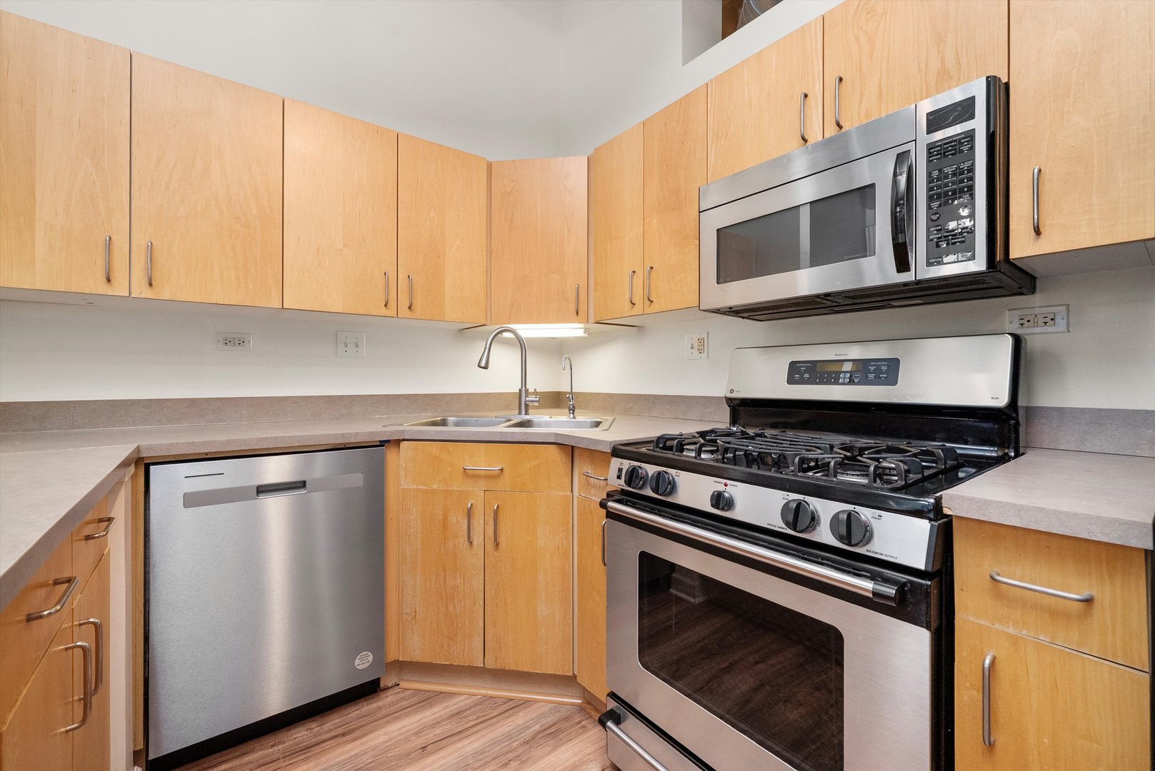 900 N Kingsbury Street #861, Chicago, IL 60610