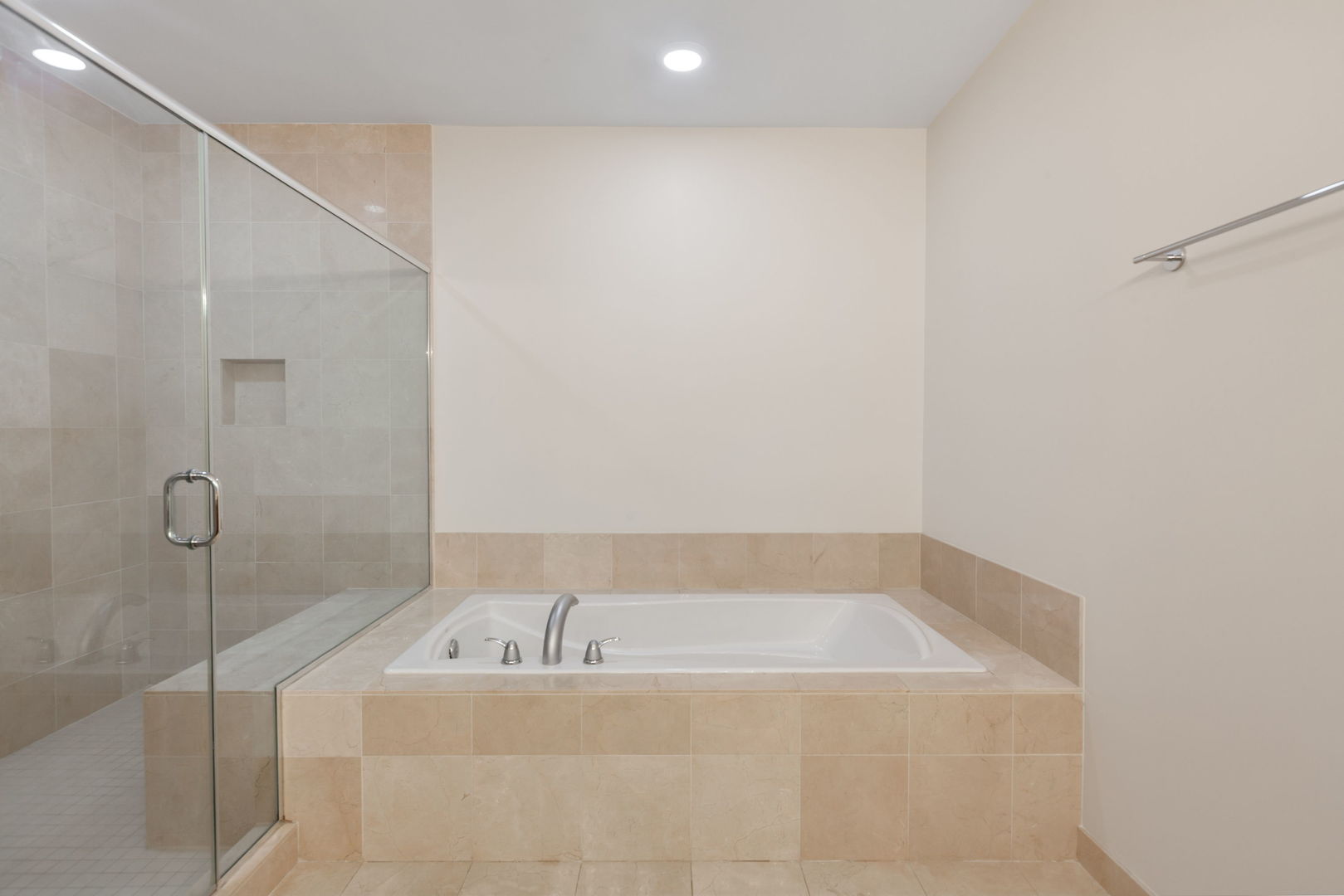 520 S Washington Street #103, Naperville, IL 60540