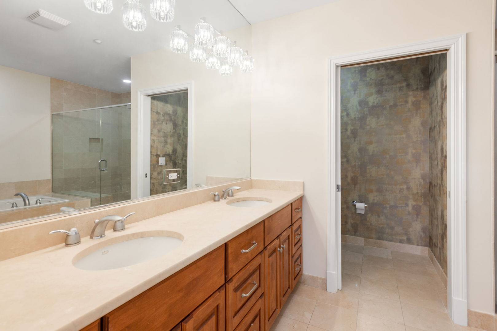 520 S Washington Street #103, Naperville, IL 60540